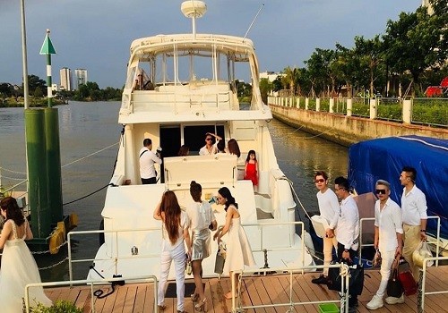 Cùng Sài Gòn Yacht Tìm Hiểu Về Các Buổi Tiệc Trên Du Thuyền